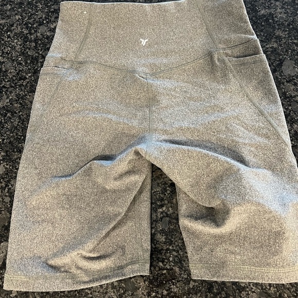 Women’s  athletic shorts - Picture 2 of 4